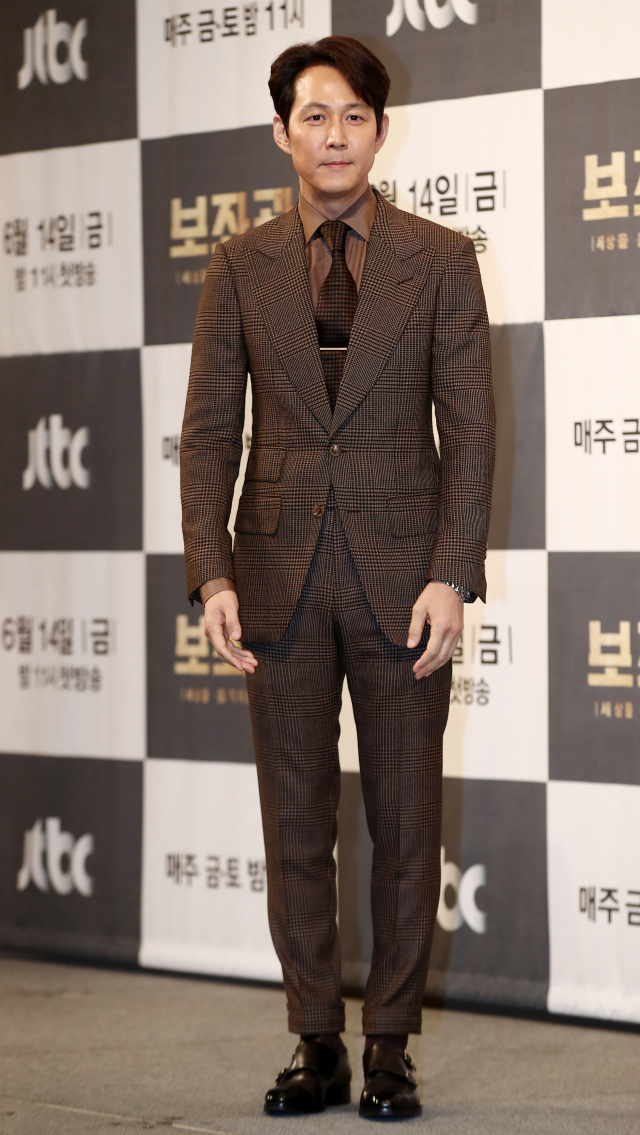 배우 이정재가 13일 오전 서울 강남구 임피리얼팰리스에서 열린 JTBC 금토드라마