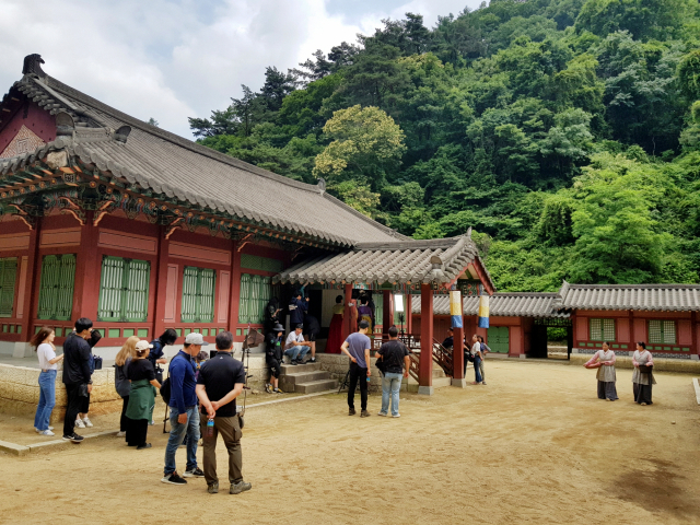 문경새재 사극촬영장에서의 드라마 촬영 모습. 문경시 제공