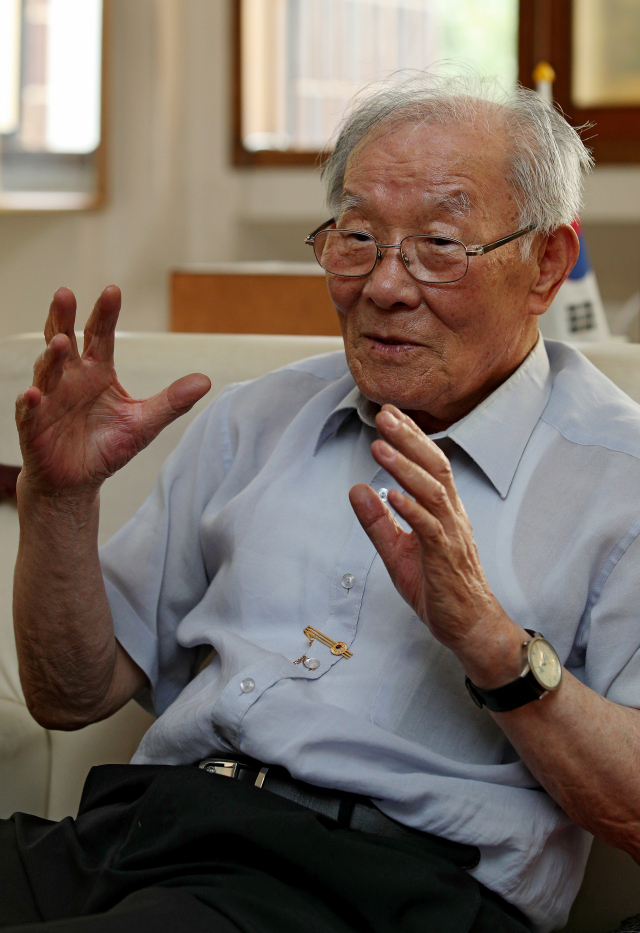 지난 2019년 매일신문과 인터뷰한 윤한수 6·25참전소년소녀병전우회장. 윤 회장은 1950년 7월 입대 당시 키 157㎝, 몸무게 52㎏에 불과한 중학생이었다. 그는 인터뷰에서 