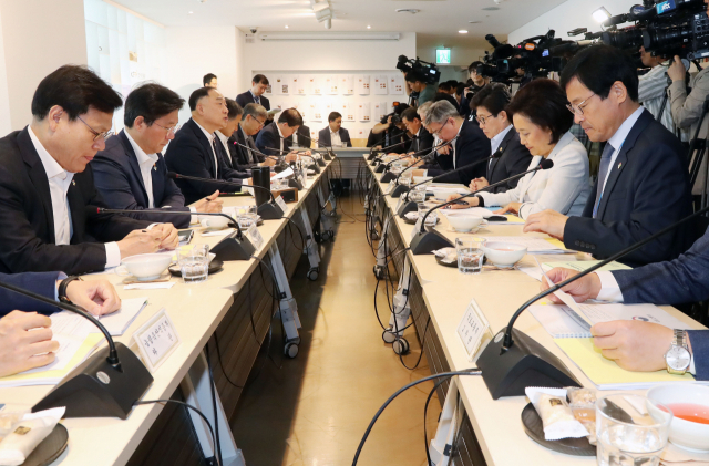 홍남기 경제부총리 겸 기획재정부 장관이 26일 오전 서울 중구 한국관광공사 서울센터에서 열린 제18차 경제활력대책회의에서 발언하고 있다. 연합뉴스