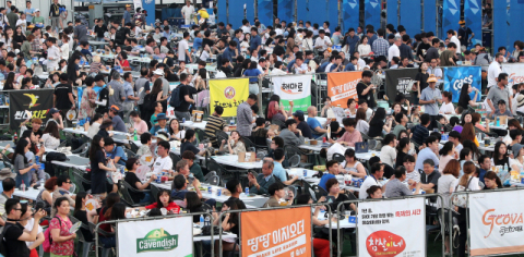 대구치맥페스티벌이 발전하기 위해 다양한 수제맥주 판매가 필요하다는 지적이 나오고 있다. 지난해 대구치맥페스티벌 행사장 모습. 매일신문DB