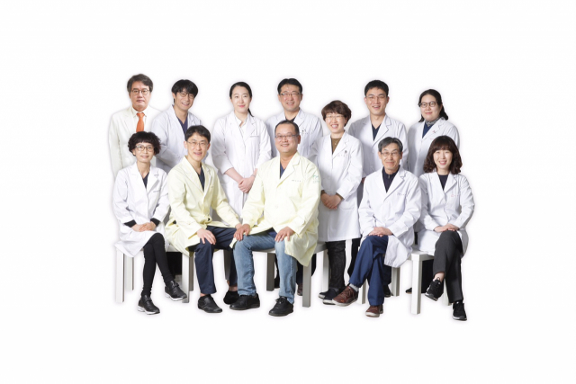 화상 전문병원인 푸른병원 의료진.