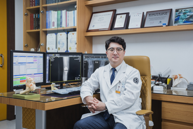 관절, 척추분야에 특화된 치료로 명성을 쌓고 있는 한미병원 신홍관 병원장.
