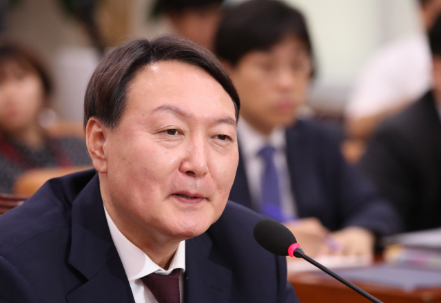 윤석열 검찰총장 후보자가 8일 국회 법제사법위원회에서 열린 인사청문회에서 의원들의 질의에 답변하고 있다. 연합뉴스