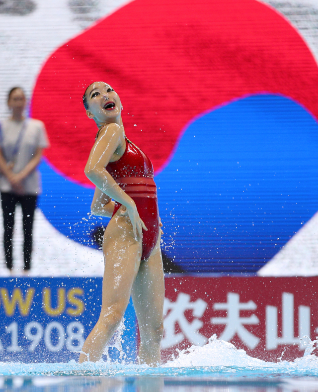 18일 광주 서구 염주종합체육관 아티스틱수영경기장에서 열린 2019 광주세계수영선수권대회 아티스틱 수영 프리 콤비네이션 예선 경기에서 대한민국 대표팀이 멋진 연기를 선보이고 있다. 연합뉴스