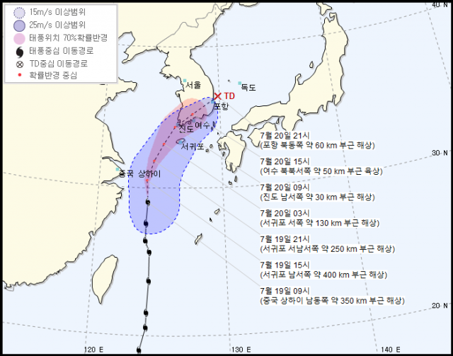 태풍 다나스 경로(이하 태풍 경로)에 대한 한국과 일본 기상청의 예보가 19일 오전 발표됐다. 한국 기상청이 예보한 태풍 경로