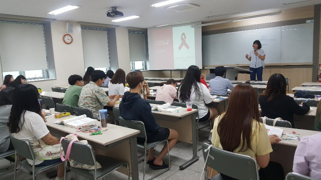 대구가톨릭대 학생들이 성폭력 전문상담원 양성교육을 받고 있다. 대구가톨릭대 제공