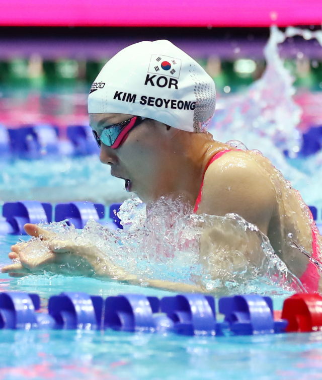 21일 광주광역시 광산구 남부대시립국제수영장에서 열린 2019 광주세계수영선수권대회 경영 여자 개인혼영 200ｍ 준결승에서 대한민국 김서영이 역영하고 있다. 연합뉴스