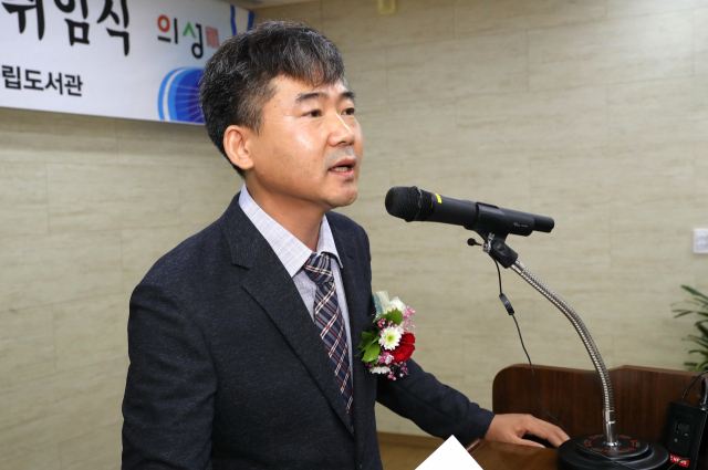 개방형직위로 업무를 시작한 안종천 의성군 안계면장이 취임사를 하고 있다. 의성군 제공