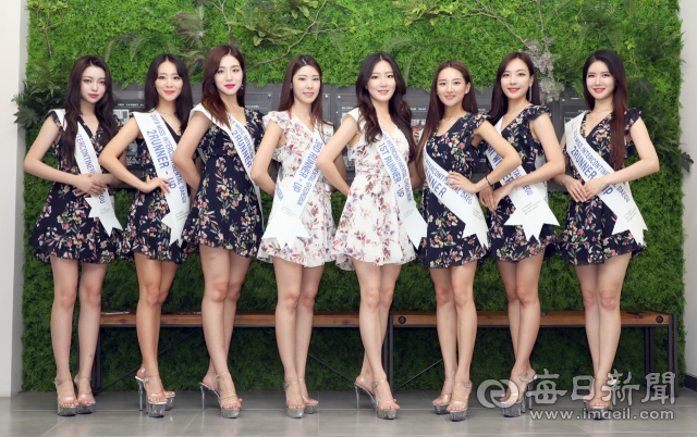 퍼스트국제재단과 미스인터콘티넨탈실행위원회가 주최한 2019 미스 인터콘티넨탈 대구 및 경북대회 입상자들이 25일 매일신문을 방문했다.왼쪽부터 홍다연(대구 스타상), 김혜지(대구 2nd 러너업 ), 전혜진(대구 2nd 러너업), 송지윤(경북 2nd 러너업), 김한솔(경북 위너 1위), 박지후(대구 위너 1위), 오연희(대구 세미위너 2위), 변주현(대구 2nd 러너업). 매일신문