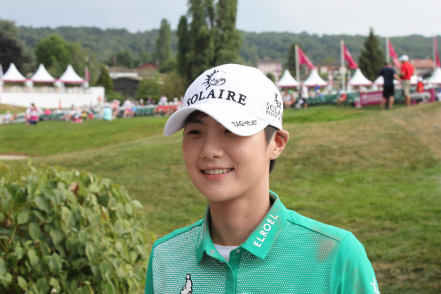 미국여자프로골프(LPGA) 랭킹 1위 박성현이 지난 25일(현지시간) 프랑스 에비앙레뱅의 에비앙 리조트 골프클럽(파71·6천527야드)에서 열린 시즌 네 번째 메이저 대회 에비앙 챔피언십(총상금 410만달러) 대회 첫날 1라운드를 마친 뒤 인터뷰하고 있다. 연합뉴스
