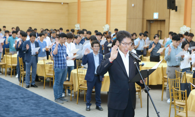 칠곡군 공무원들의 비위사건이 잇따르자 군은 지난달 19일 칠곡호국평화기념관에서 전 공무원들을 대상으로 청렴문화 확산을 위한 청렴교육을 실시했다. 칠곡군 제공