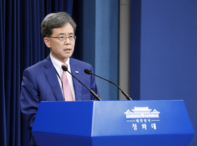 김현종 국가안보실 2차장이 2일 오후 청와대 춘추관 대브리핑룸에서 브리핑을 열고 일본이 이날 오전 각의(국무회의)에서 한국을 
