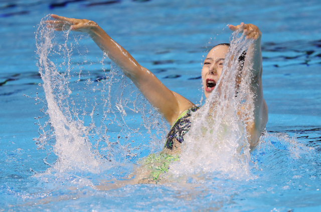 8일 광주 염주종합체육관에서 열린 2019 광주 FINA 세계 마스터즈 수영선수권대회 아티스틱 수영 여성 40-49세 솔로 프리 부문에 출전해 금메달을 거머쥔 유나미 선수가 정태춘의 