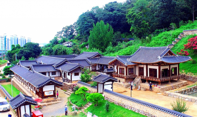 독립운동가 석주 이상룡 선생의 본가인 경북 안동 임청각. 문재인 대통령이 취임 첫 해인 2017년 광복절 경축사에서 언급해 주목 받았다. 안동시 제공