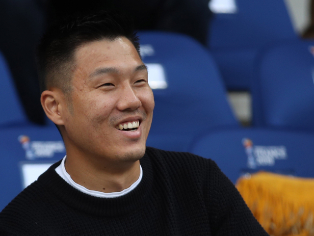 17일(현지시간) 프랑스 랭스의 스타드 오귀스트-들론에서 열린 2019 국제축구연맹(FIFA) 프랑스 여자 월드컵 조별리그 A조 3차전 한국과 노르웨이의 경기를 찾은 석현준이 경기 시작전 그라운드를 바라보며 미소 짓고 있다. 연합뉴스