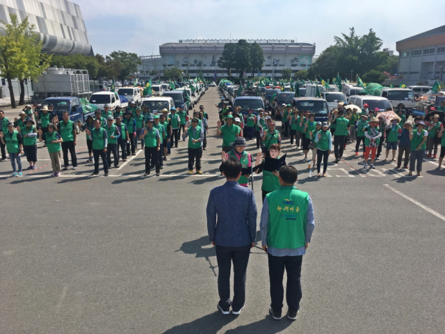 포항시새마을회가 13일 포항종합운동장에서 재활용품 모으기 경진대회를 열었다. 포항시새마을회 제공