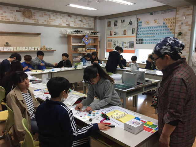 학생들의 논리력과 창의력, 문제 해결력을 키울 수 있는 코딩 교육도 메이커 교육의 한 분야라고 볼 수 있다. 경북교육청 제공