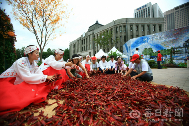 소비자곁으로 찾아가는 농산물 축제의 모범을 보이면서 도심 소비자들이 가디라는 축제로 자리잡은