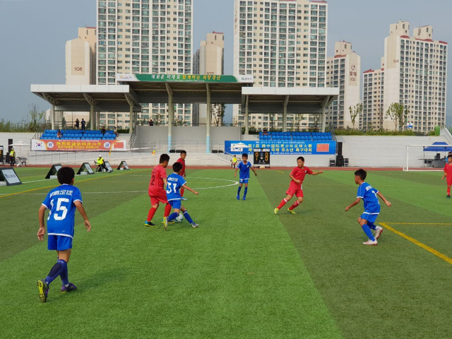 제1회 한 중 국제유소년 축구대회가 하양체육공원에서 열리고 있다.
