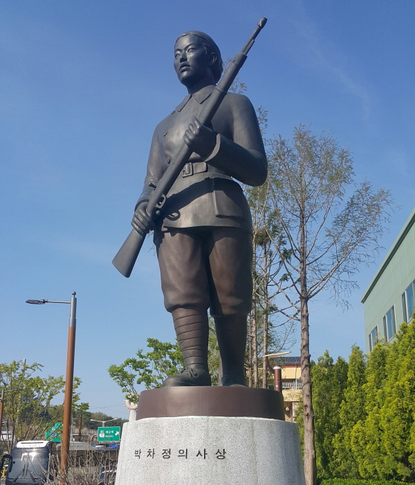 곤륜산의 여전사 박차정 상