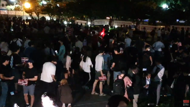 [현장사진] 오후 8시 35분 넘겨 고려대 중앙광장 