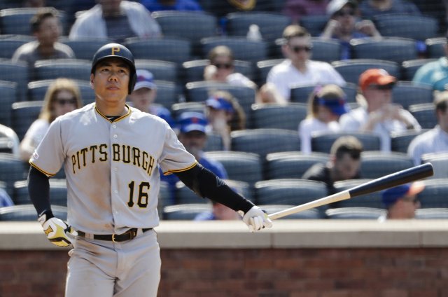 28일(현지시간) 미국 뉴욕 시티필드에서 열린 2019 메이저리그(MLB) 뉴욕 메츠전 8회에 삼진 당한 강정호(피츠버그 파이리츠). 강정호는 이날 7번 타자 3루수로 출전해 4타수 무안타 4삼진으로 돌아섰다. 연합뉴스