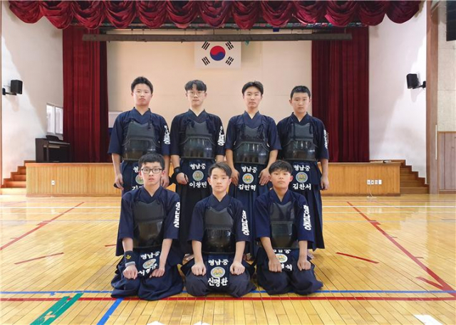24일 문경실내체육관에서 열린 제41회 검도대회에서 남자 중등부 단체전 우승을 차지한 경북 구미 형남중 검도부. 형남중학교 제공