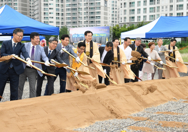 심인중·고 관계자와 학교법인 회당학원 관계자들이 학교 이전지역인 대구 달성군 다사읍 죽곡리 현장에서 기공식을 하고 있다. 달성군 제공
