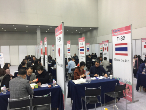 한일 관계 경색에도 28일 대구에서 일본 바이어 초청 수출상담회가 열린다. 사진은 지난 2월 기업애로해결박람회에 마련된 수출상담회 모습. 대구시 제공.