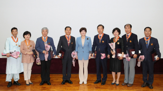 대구시교육청이 28일 시교육청 행복관에서 퇴직 교원 291명을 초청해 정부 포상 전수식을 열었다. 대구시교육청 제공