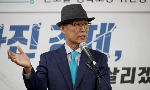 권오을 바른미래당 경북도당위원장이 29일 오전 바른미래당 대구시당에서 기자회견을 열고 있다. 김영진 기자 kyjmaeil@imaeil.com