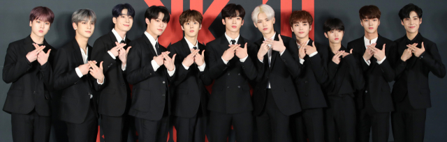 그룹 엑스원(X1)이 지난 8월 27일 오후 서울 구로구 고척스카이돔에서 열린 첫 번째 미니앨범