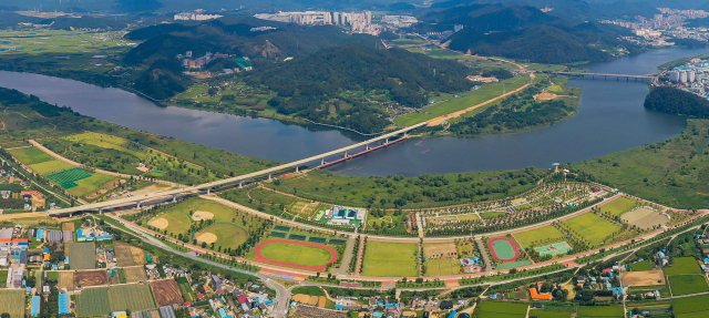 경북 구미시는 낙동강을 관광축으로 