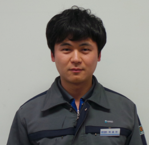 박효진 주임에게 심폐소생술을 이어받아 승객을 무사히 119에 인계한 역무원 제갈민석 대리. 대구도시철도공사 제공.