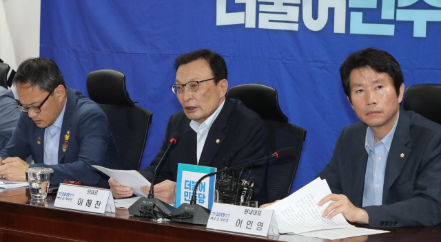더불어민주당 이해찬 대표가 6일 오전 국회 의원회관에서 열린 확대간부회의에서 발언하고 있다. 연합뉴스