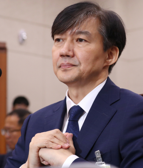 조국 법무부 장관 후보자가 6일 오전 열린 국회 법사위 인사청문회에서 의원들의 질의를 듣고 있다. 연합뉴스