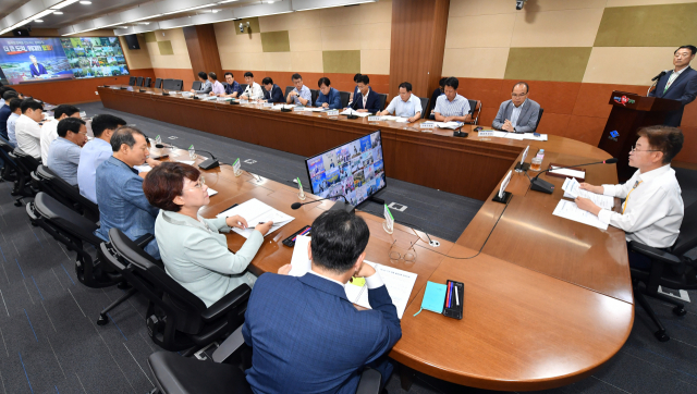 이철우 경상북도지사가 9일 추석명절 맞이 부단체장 영상회의를 주재하고 있다. 경북도 제공