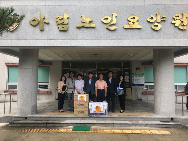 거창대학 아림요양원 위문방문. 거창대학 제공