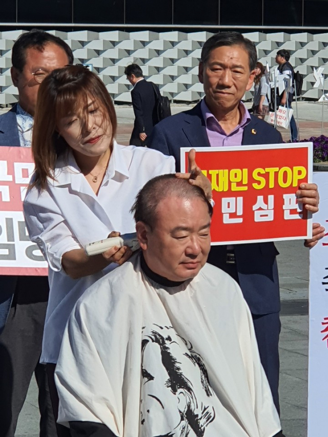 강효상 국회의원 동대구역 앞 삭발식. 매일신문