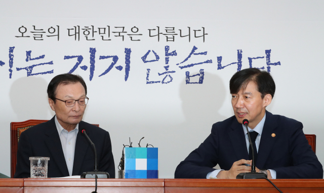 조국 법무부 장관이 17일 오전 국회를 찾아 더불어민주당 이해찬 대표를 예방하고 있다. 연합뉴스