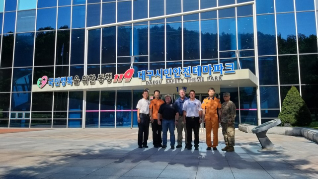 지난 18일 마이크 딜 미 8군 캠프워커 소방대장 등 미군 관계자 5명이 대구시민안전테마파크를 찾아 지하철안전체험관과 지진 체험관을 견학했다.