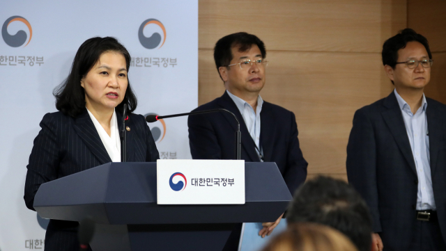유명희 통상교섭본부장이 11일 오전 정부서울청사 브리핑실에서 