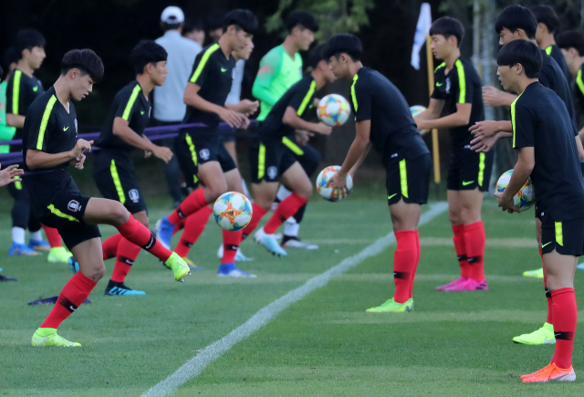 23일 오후 파주 NFC에서 남자 U-17 축구 대표팀 선수들이 월드컵 대비 최종훈련을 하고 있다. 연합뉴스
