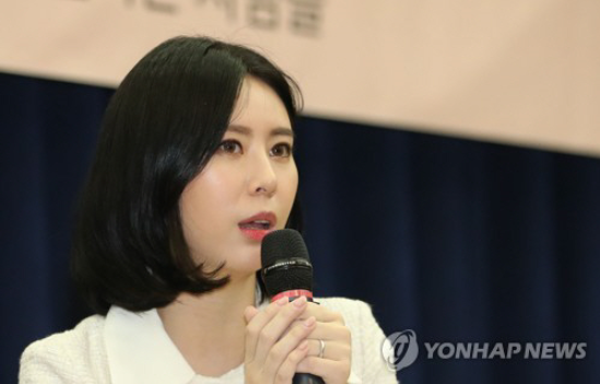 출처: 故 장자연 사건 증인 배우 윤지오, 연합뉴스