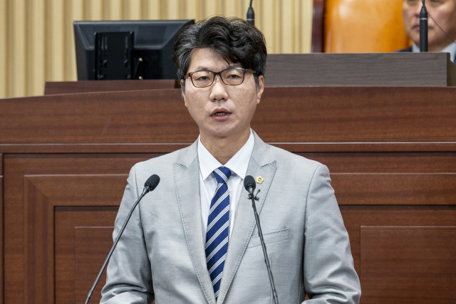 26일 열린 경상북도의회 제311회 임시회 제2차 본회의에서 김준열 도의원이 도정질문을 하고 있다. 경북도의회 제공