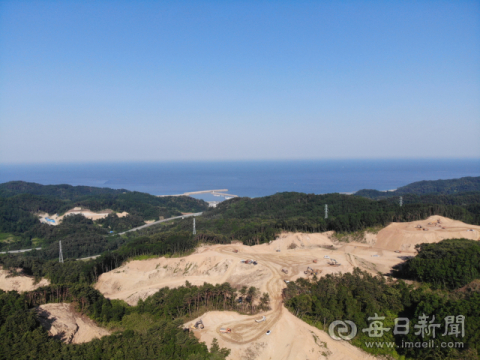 경북 울진군 마린CC 건립사업이 226억 추경 예산안이 전액 삭감되며 공사 중단의 위기에 놓였다. 사진은 울진군 원남면 마린CC 공사 현장. 신동우 기자