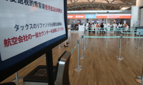 지난달 4일 인천국제공항 탑승수속 카운터가 일본행 항공기 수속시간임에도 한산한 모습을 보이고 있다. 연합뉴스