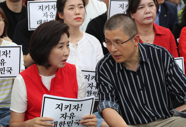 자유한국당 황교안 대표와 나경원 원내대표가 3일 오후 서울 광화문광장에서 열린 