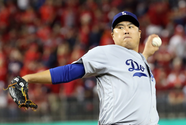 NLDS 3차전 승리투수가 된 LA다저스 류현진 선발투수. 연합뉴스